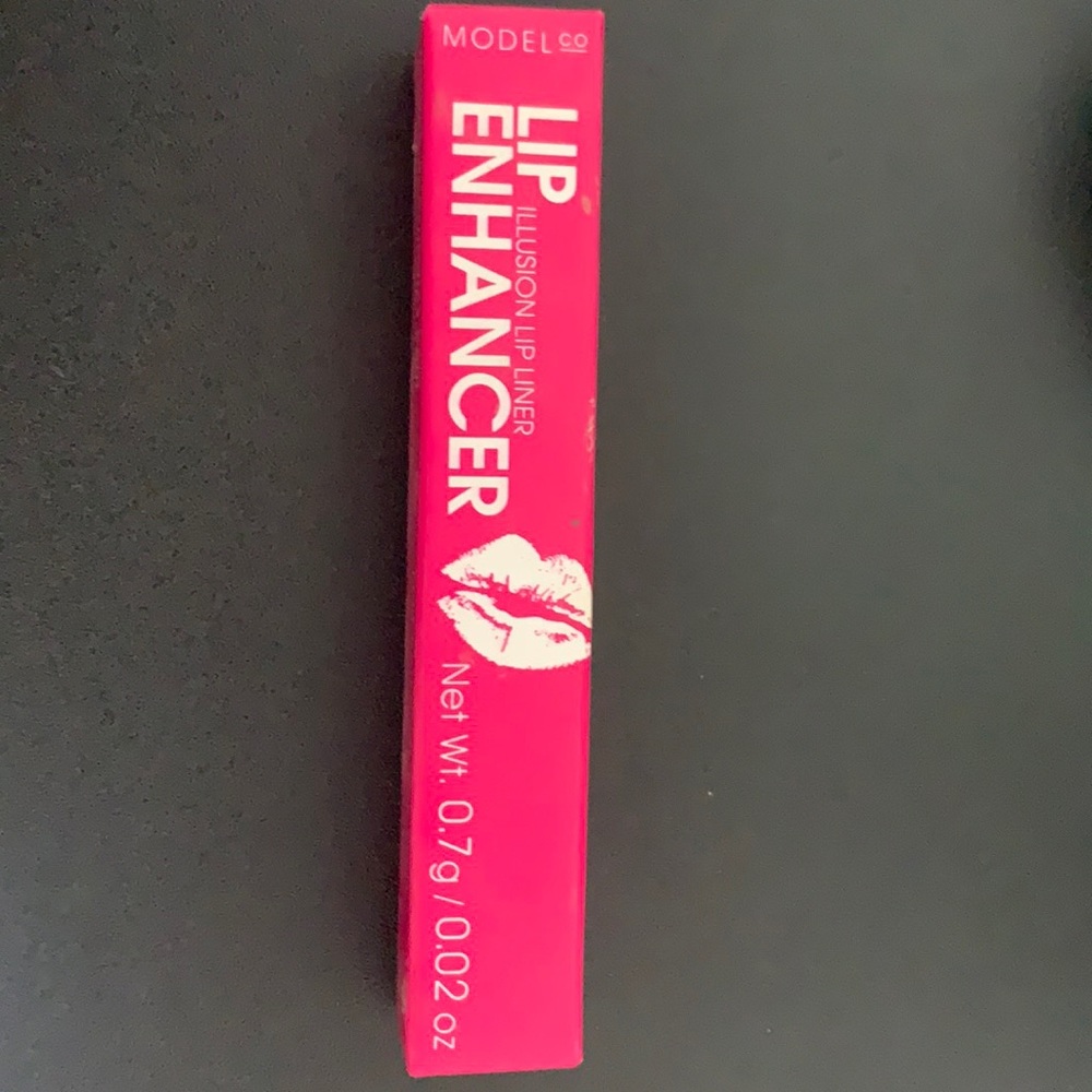 Lip illusion lip liner